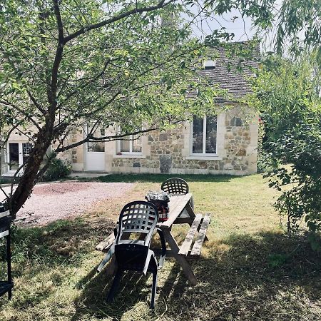 Gite Nadege A L Ombre D'Une Tour Tournebu Exterior foto